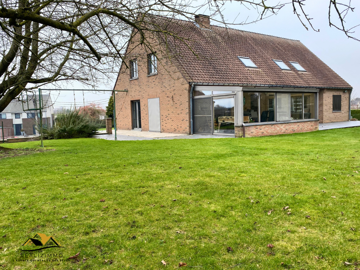 Magnifique villa entourée d’un jardin arboré à Liberchies