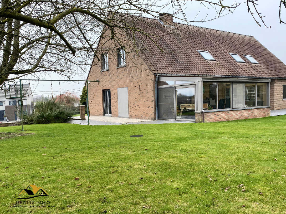 Magnifique villa entourée d’un jardin arboré à Liberchies