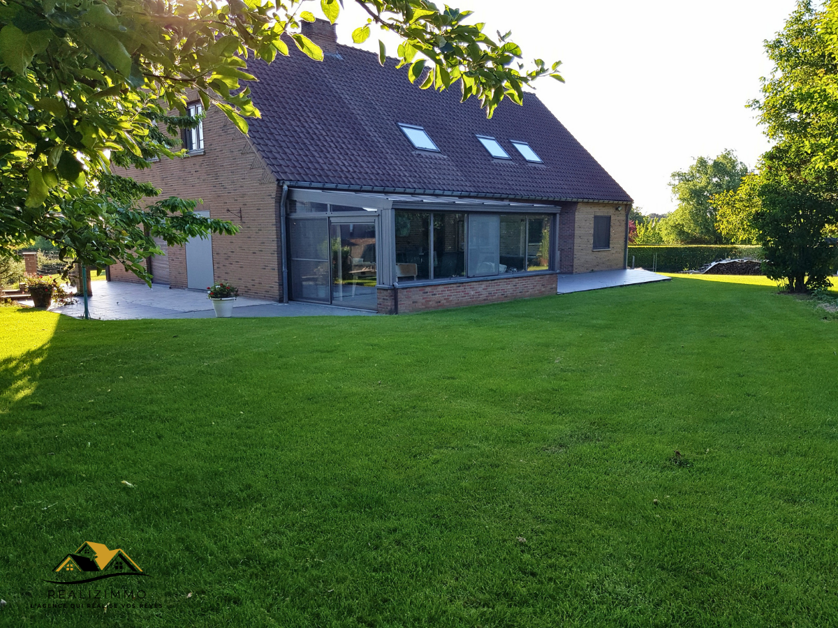Magnifique villa entourée d’un jardin arboré à Liberchies