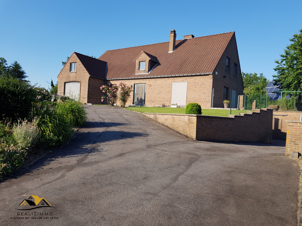 Magnifique villa entourée d’un jardin arboré à Liberchies