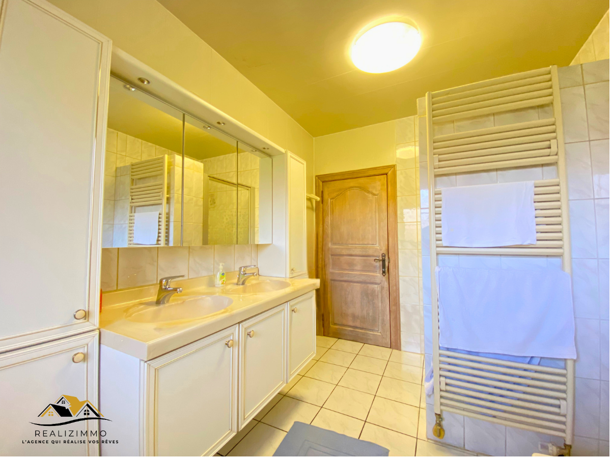 Magnifique villa entourée d’un jardin arboré à Liberchies