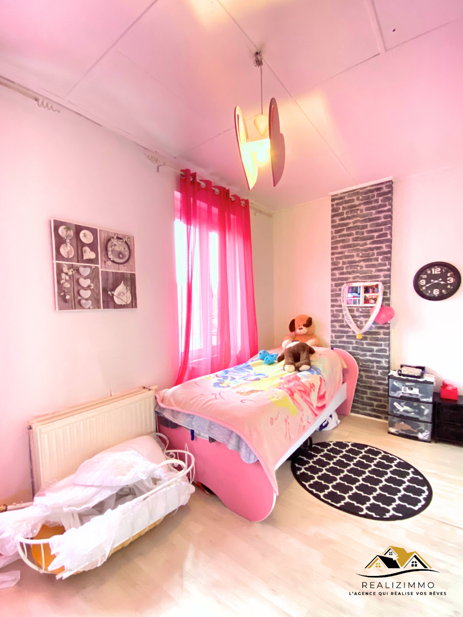 Maison deux façades avec jardin et garage