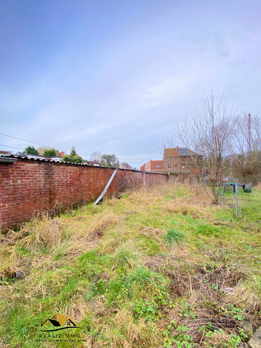 Maison deux façades avec jardin et garage