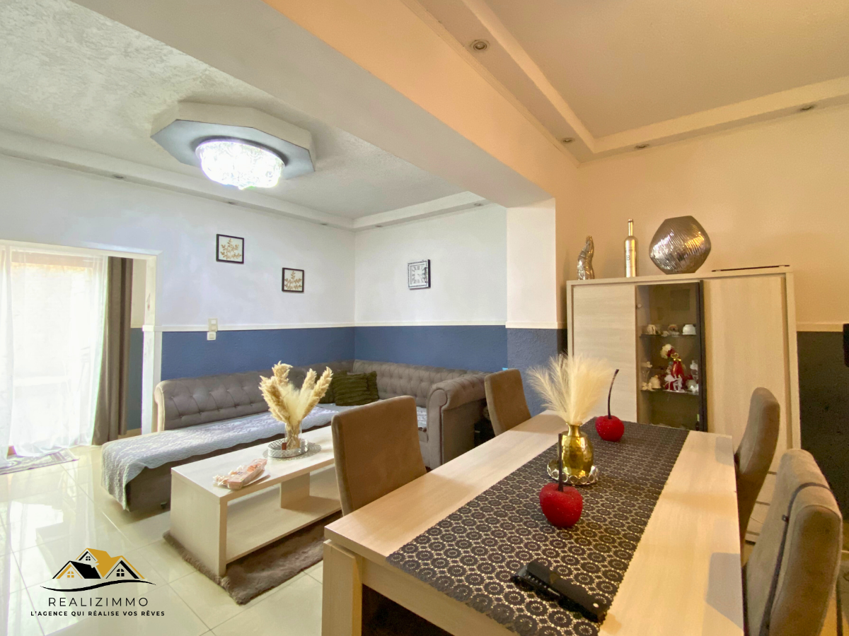 Maison deux façades avec jardin et garage