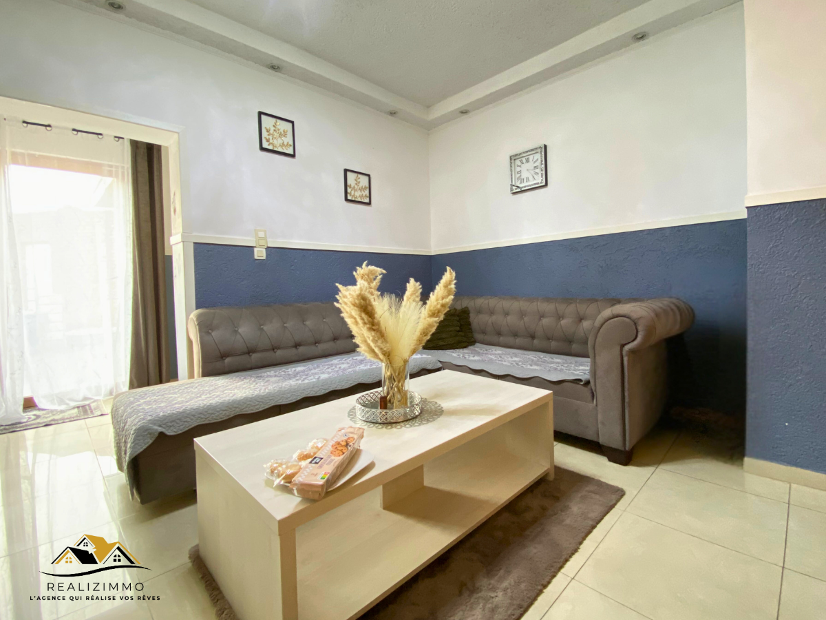 Maison deux façades avec jardin et garage