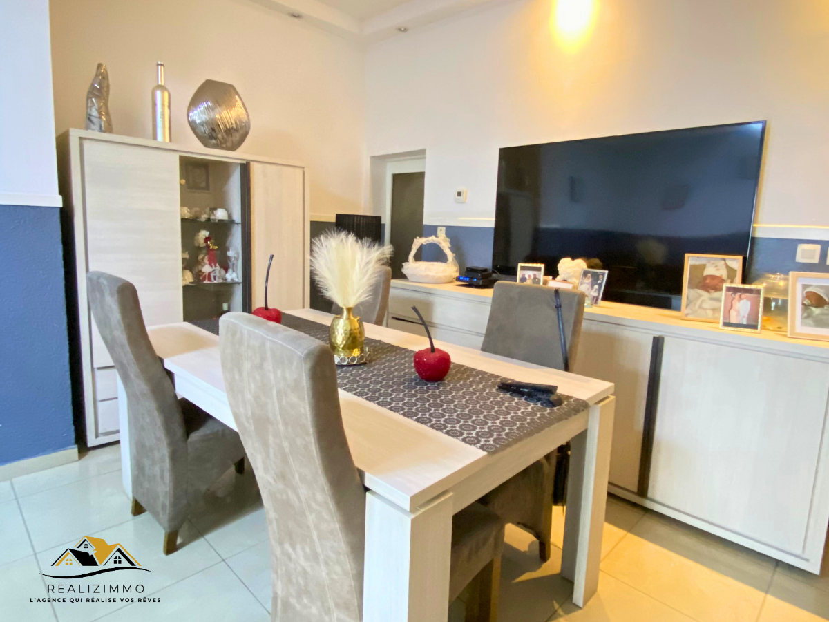 Maison deux façades avec jardin et garage