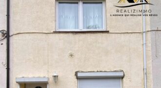 Maison deux façades avec jardin et garage