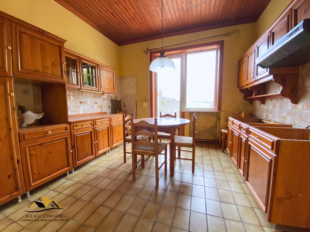 Jolie maison de maître à rénover avec grand jardin 
