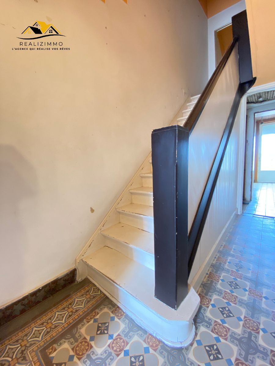 Jolie maison de maître à rénover avec grand jardin 