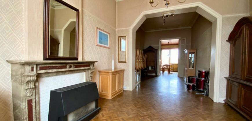 Jolie maison de maître à rénover avec grand jardin 