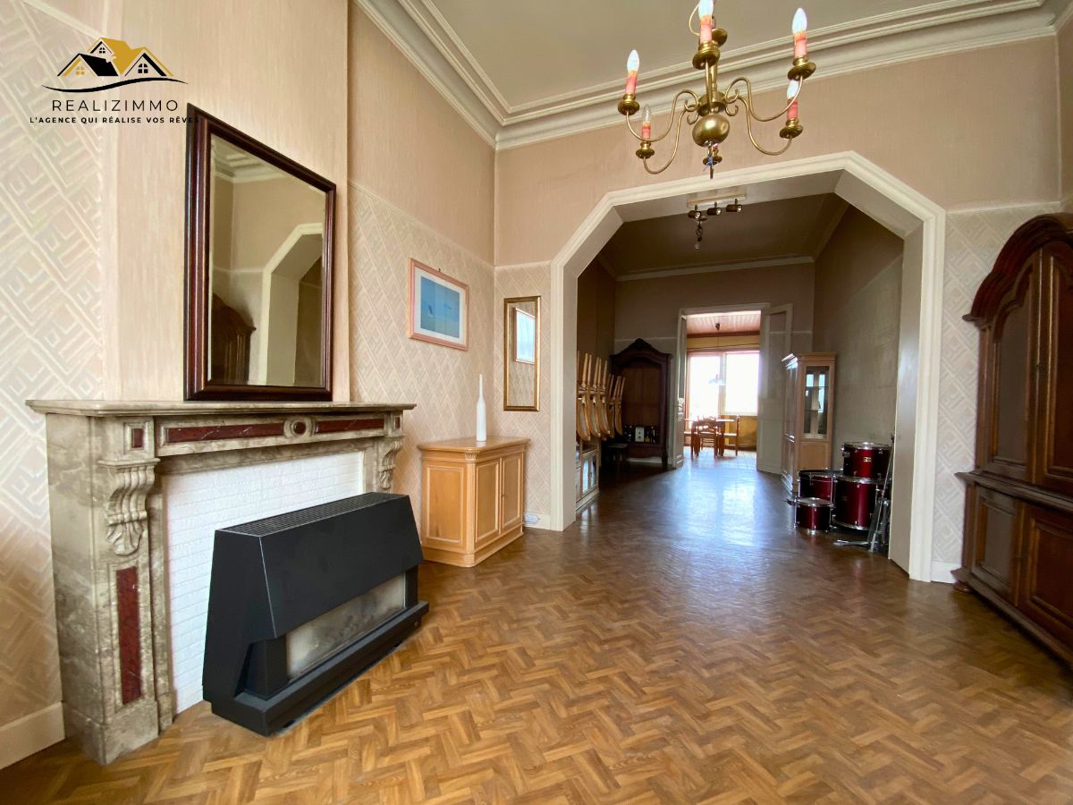 Jolie maison de maître à rénover avec grand jardin 