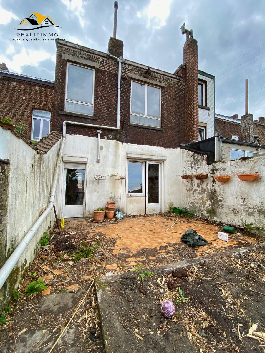 Jolie maison de maître à rénover avec grand jardin 